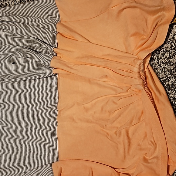 Maurices new with tag size Small women shrit. Flowers, strips and pink - Picture 5 of 8